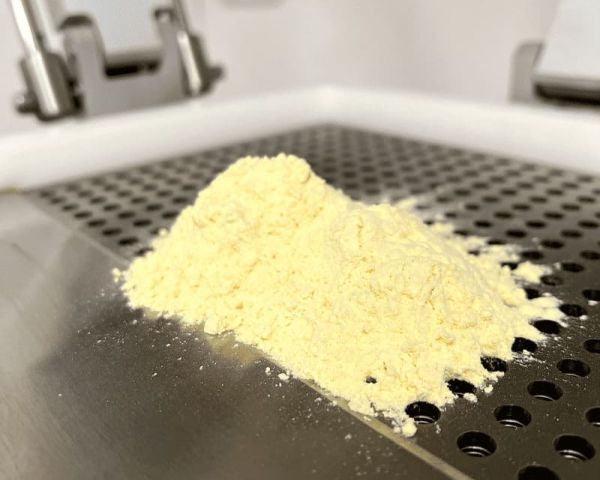 Die Vorbereitung der Herstellung von Gelee Royale im Reinraum von Bienenherz