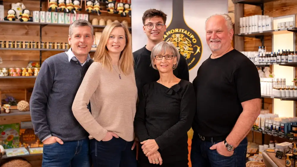 Team von MAHORITAUPO und Bienenherz – gemeinsam für echten Manuka Honig