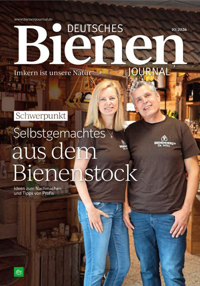 Titel des Deutschen Bienen-Journals 10/2026 mit Katy und Florian Wöll bei Bienenherz.