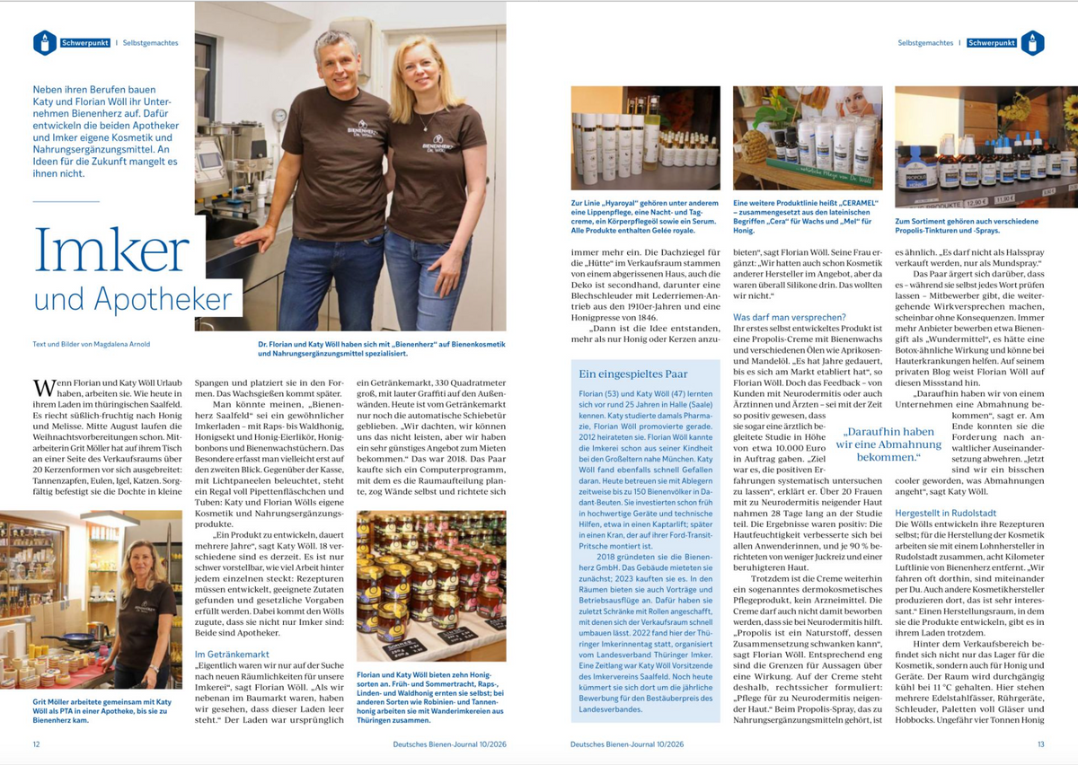 Katy und Florian Wöll gemeinsam in den Betriebsräumen von Bienenherz. Foto: Magdalena Arnold.