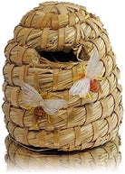Handgeflochtener Bienenkorb als Dekoration zu Hause.