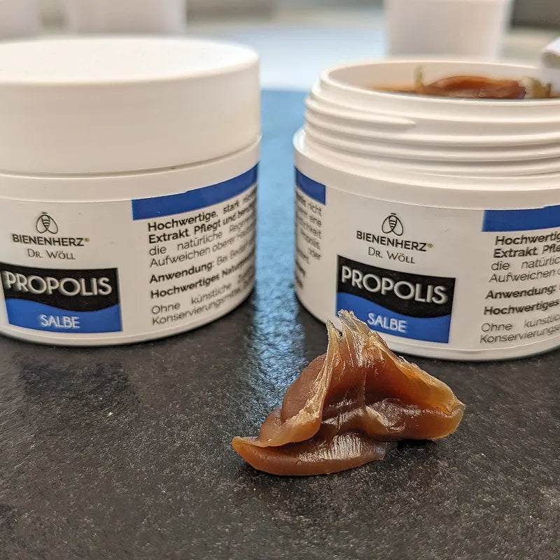 Propolis Salbe von Bienenherz zur einfache äusserlichen ANwendung - Farbe und Konsistenz