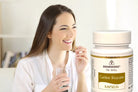 Natürlich schön und vital mit den Gelee Royale Kapseln von Bienenherz. So steigern Sie Ihr Wohlbefinden.
